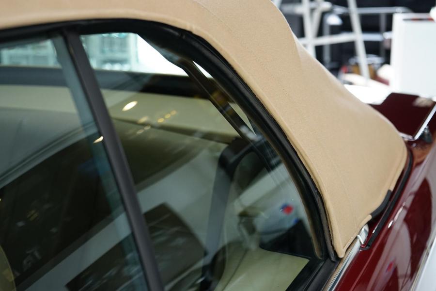 Детали экстерьера BMW 325i Convertible (Calypso Red) 1990 года  (фото 59 из 190)